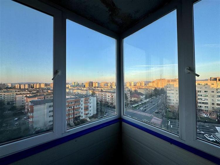 Apartament 3 camere decomandat de vanzare | Zona Judetean