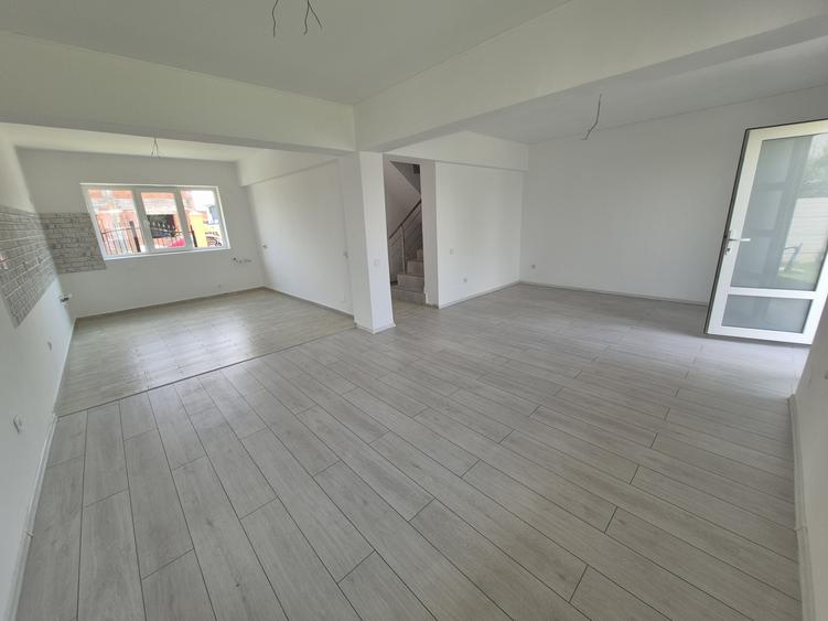Vila cu 4 cam+mansarda locuibila neamenajata,curte 240 mp,cash,credit,apart+dif