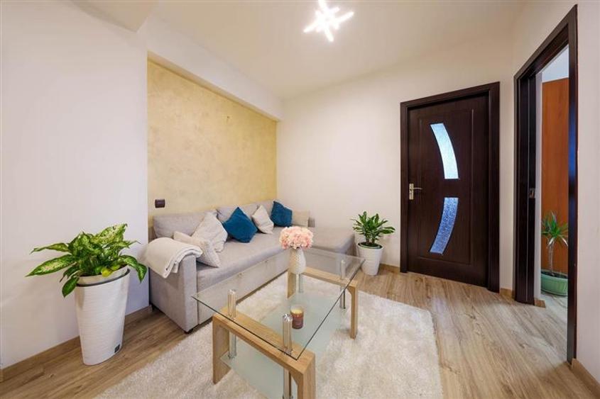 Vanzare apartament 3 camere Ghimbav,, bloc 2010, parcare subterana