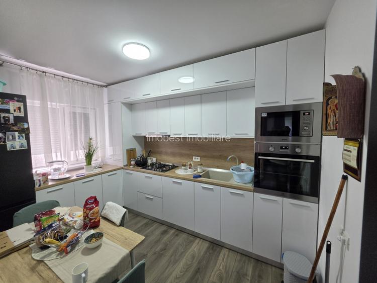 Oportunitate! Casa la sol cu pod amenajat, 4 camere, mobilata utilata, Valu Tr! - 7