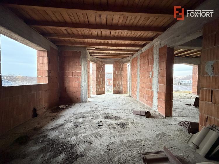 OPORTUNITATE - Casa individuala la rosu, teren de 851 mp in Peciu Nou