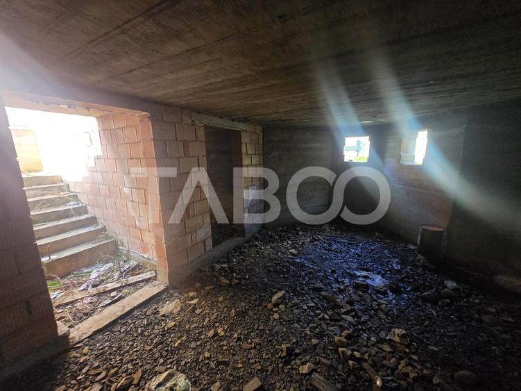 Teren de vanzare 436mp intravilan fundatie si proiect casa Rasinari