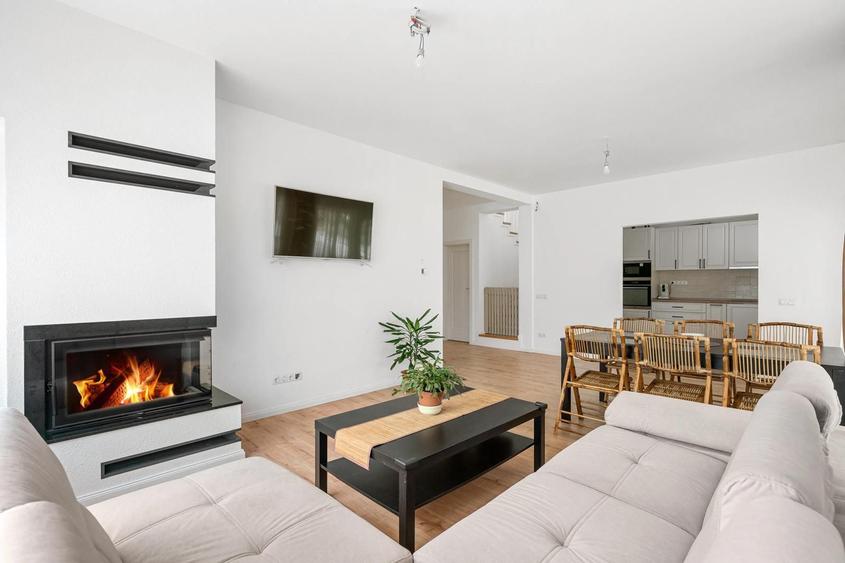 De inchiriat Casa moderna 160 mp teren 1000 mp Tocile Sadu