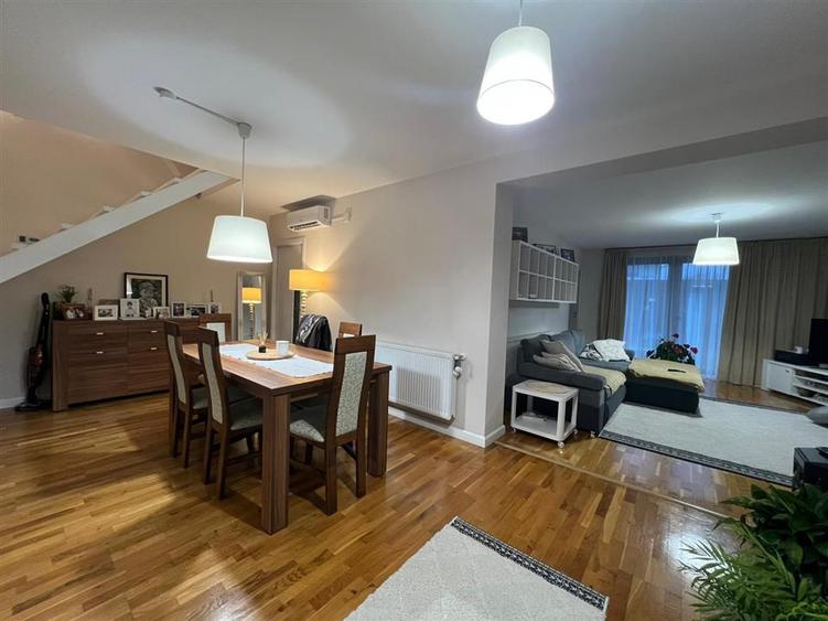 Casa duplex cu 4 camere si 5 ari de teren zona Dura