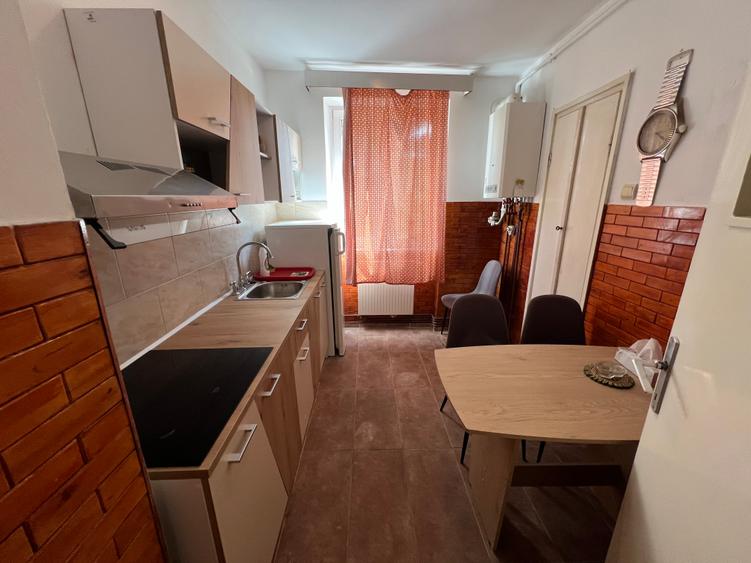 INCHIRIEZ apartament 3 camere semidecomandat, zona Milea