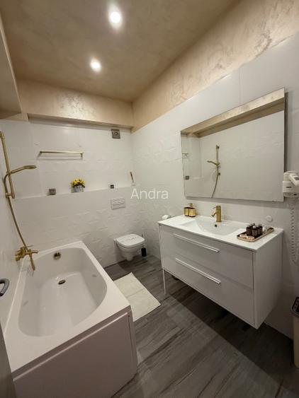 Studio Lux prima linie la mare in White Tower Mamaia - 8