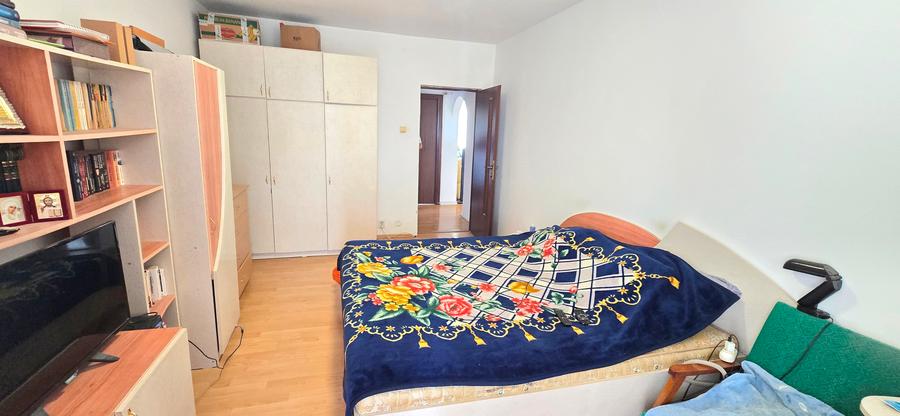 INTABULAT Apartament 3 camere 70 mp, mobilat, boxa 10 mp