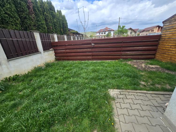 Casa tip duplex, zona Terra, Floresti