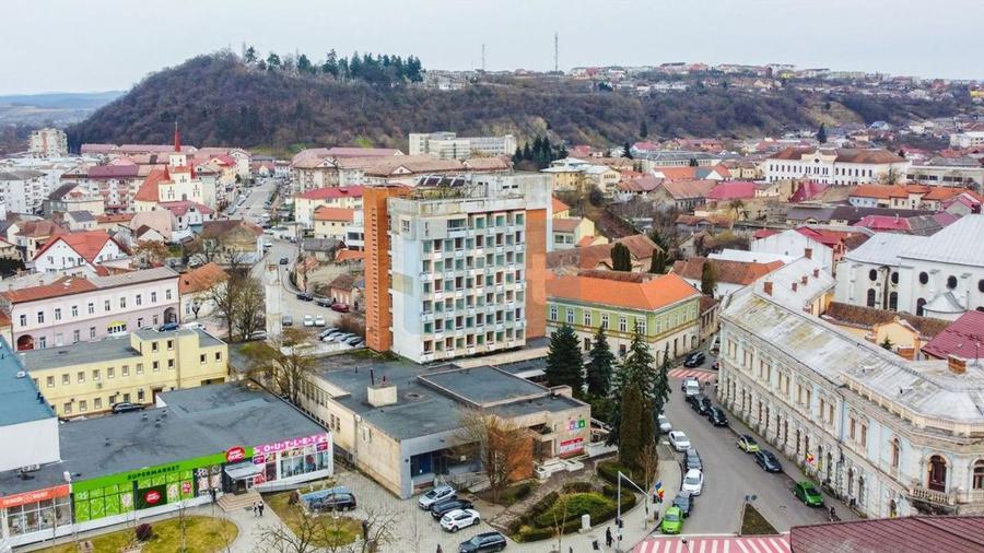 De vanzare Hotel, nefunctional, 70 camere + teren 3590 mp, Dej┃