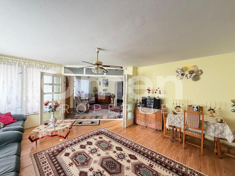 Casa cu piscina de vanzare, cu 6 ari de teren, Unguras