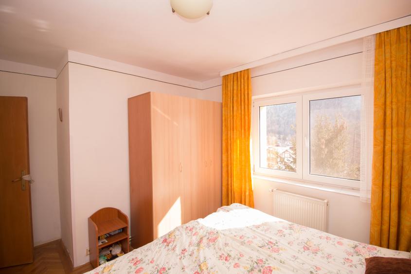Apartament 4 camere cu scara interioara si garaj zona centrala
