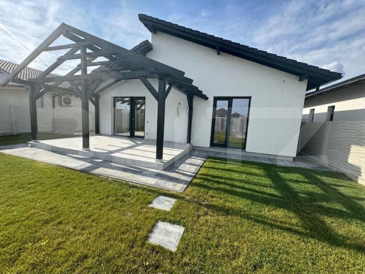 Casă individuală 90.30 mp, teren 387 mp, zona Orizont