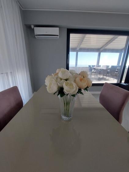 Mamaia - penthouse cu 3 camere, 2 bai, terasa generoasa