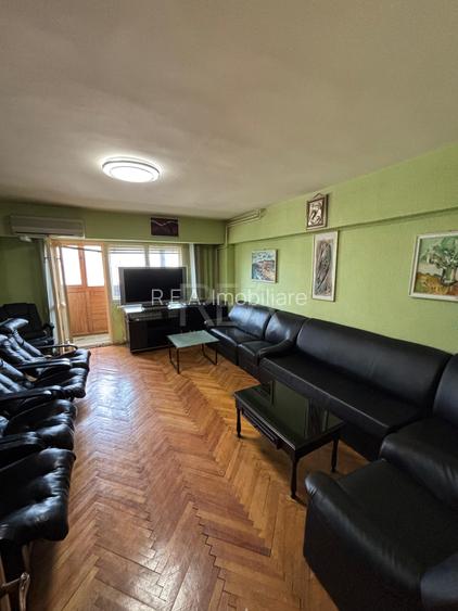 3 camere Decebal decomandat, an 1988, 78 mp - 2