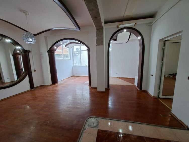 Piata Unirii, Calea Calarasilor, Hala Traian, PROPRIETAR, vand casa P+M, 4 cam.