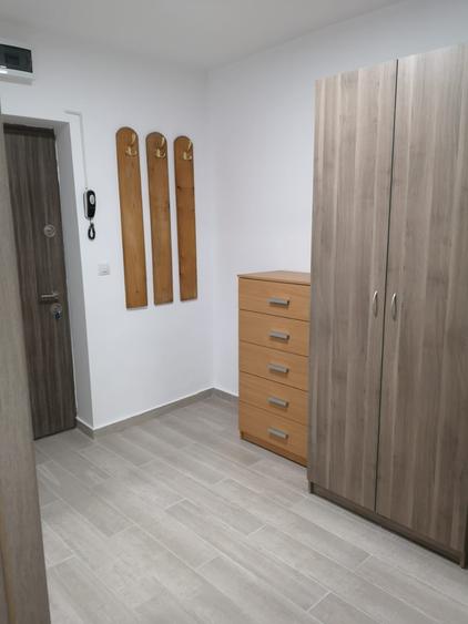 Garsoniera, decomandata, 41 mp, aer conditionat, balcon, metrou, zona Uverturii