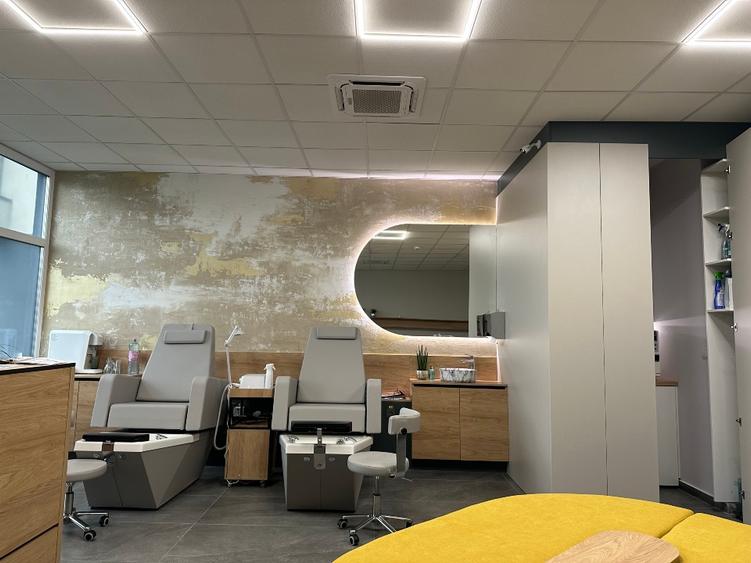 Salon manichiura/pedichiura de vanzare