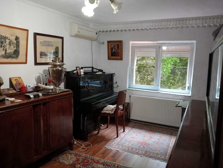 Apartament 4 camere de vanzare Tg Cucu - Podul de Fier