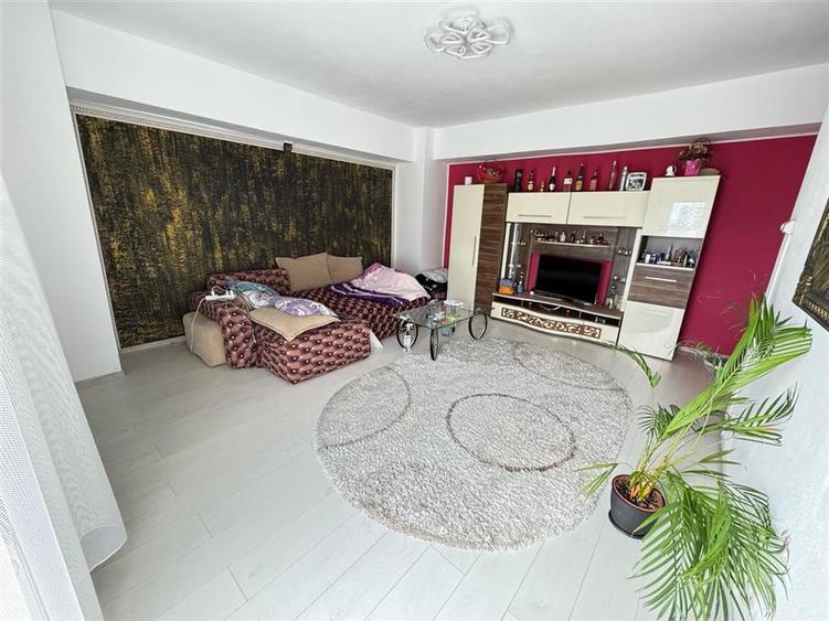 Apartament 2 camere decomandat balcon si parcare Bld Mihai Viteazul