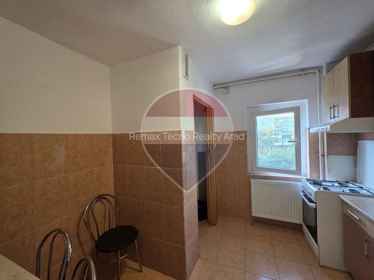 Apartament 4 camere decomandat etaj 2 centrala în zona Confectii