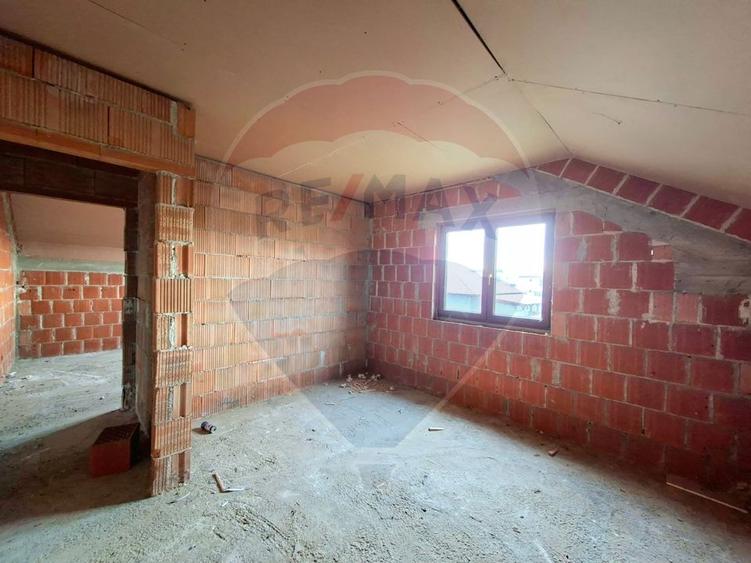 Casă în Vladimirescu, 5 camere, garaj, 1000 mp teren. Comision 0%.
