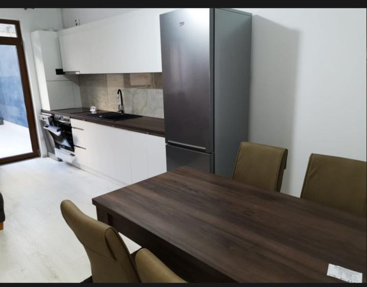 Apartament cu 3 camere, 77 mp, terasa 68 mp, parcare, zona Baciu