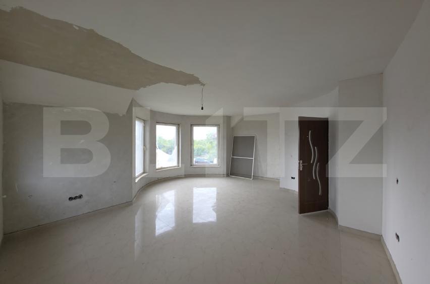 Casa cu 5 camere, 300 mp, teren 17 ari, Valea Rusului