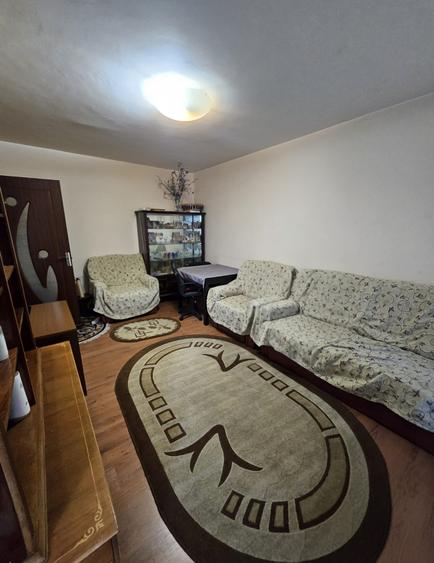 Chisinau stradal, vedere spate, dec, partial renovat, parculet, 1977 reabilitat