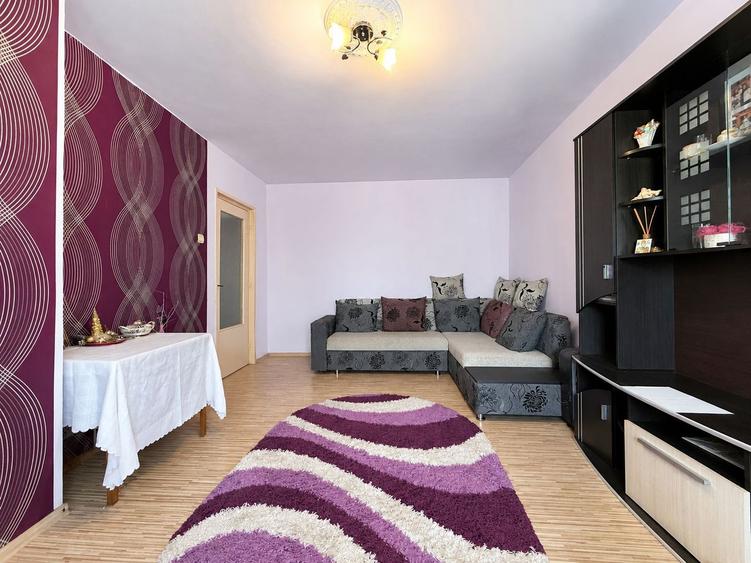 Apartament 3 camere decomandat, zona Alfa, etaj 1, două băi