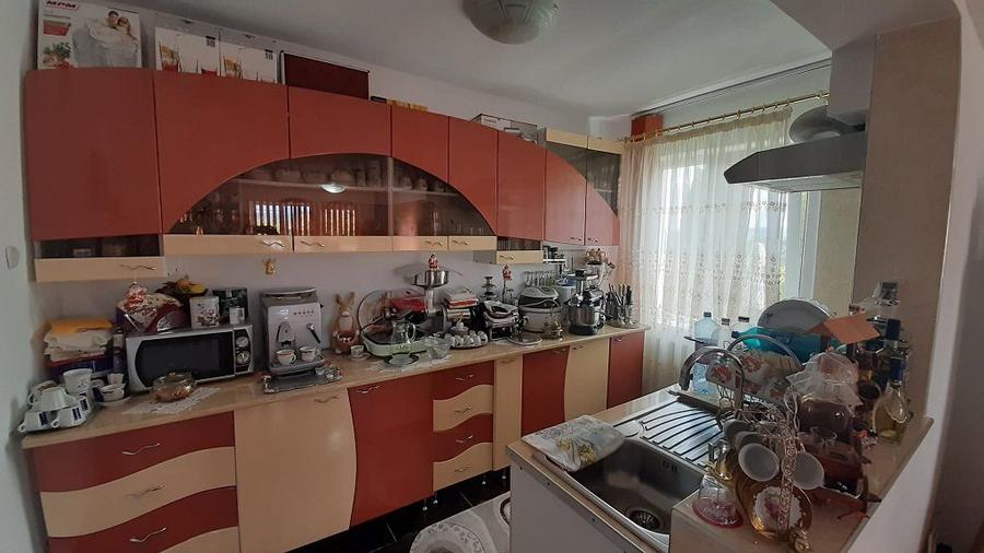 Casa moderna, foarte spatioasa, cu 1500 mp teren, în Dambul Rotund