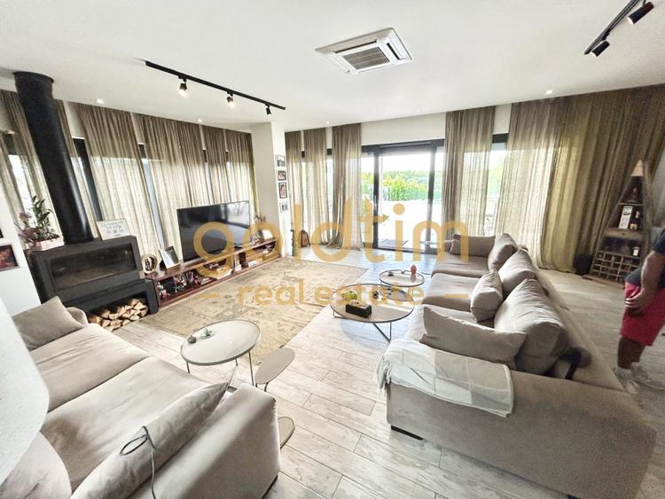 VILA SUPERBA/MOBILATA/UTILATA/PISCINA/CURTE 3000 MP/IESIRE LA LAC
