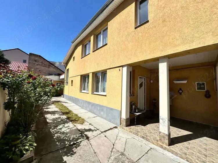 Casă cu etaj de vânzare – Strada Bujorului, zona Piața Mare