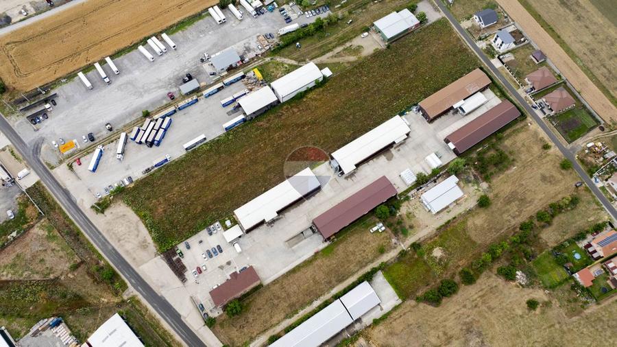 De vânzare proprietate industrială 5 hale, teren 10,100 mp, Santion,