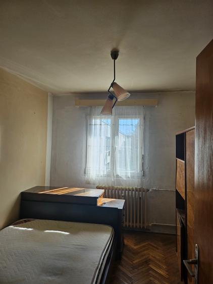 Titan, strada Liviu Rebreanu, langa Mega Image si Bebe Tei