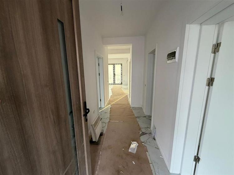 Casa de vanzare , in cartier nou Focsani Nord - Petresti -
