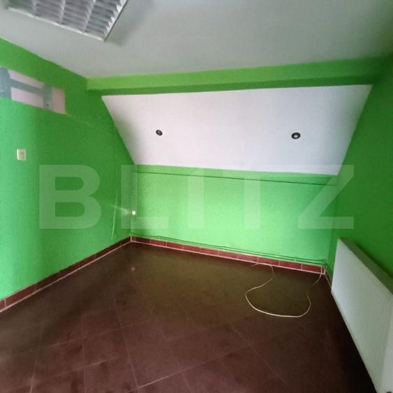 Casa cu 6 camere si garaj pretabil afacere zona Malu Rosu
