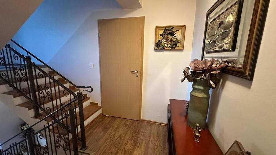 Casa individuala 6 camere cu teren 700 mp si garaj in Selimbar