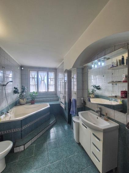 De vânzare apartament spatios, ultracentral, mobilat - 3 camere, Suceava