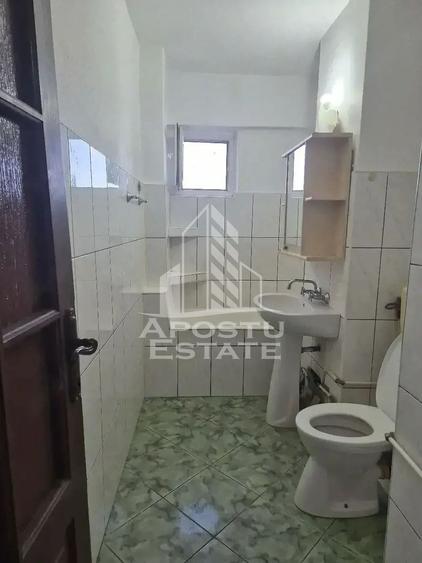 Apartament cu o camera de vanzare, lift, zona Soarelui, Timisoara