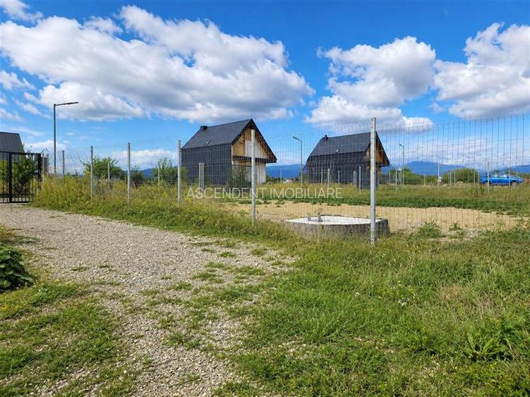 Teren imprejmuit+ proiect casa + autorizatie constructie,1.261 mp, - 6