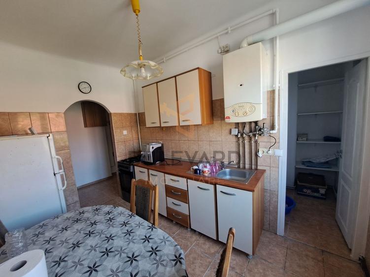Apartament 2 camere, zona centrala, inceputul strazii Horea
