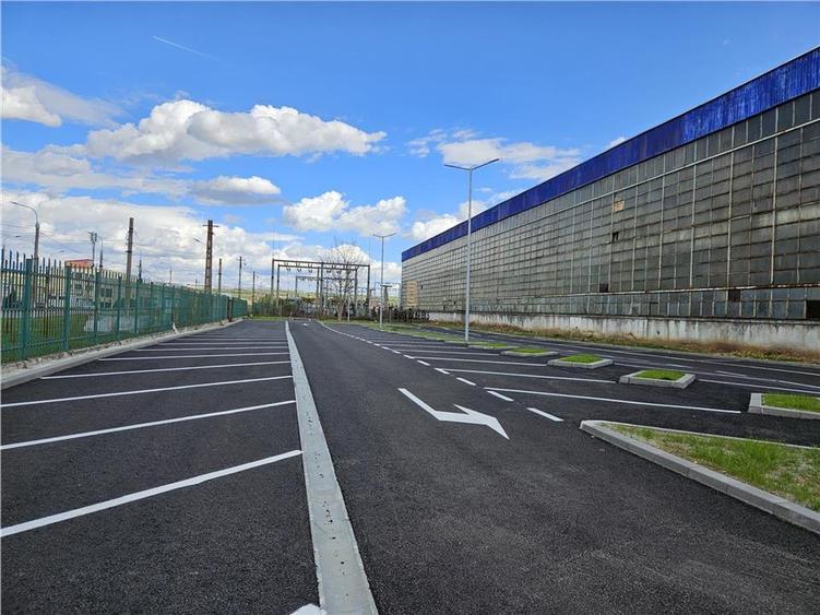 Parcare de Inchiriat 2000 mp - Platforma cu expunere la trafic auto
