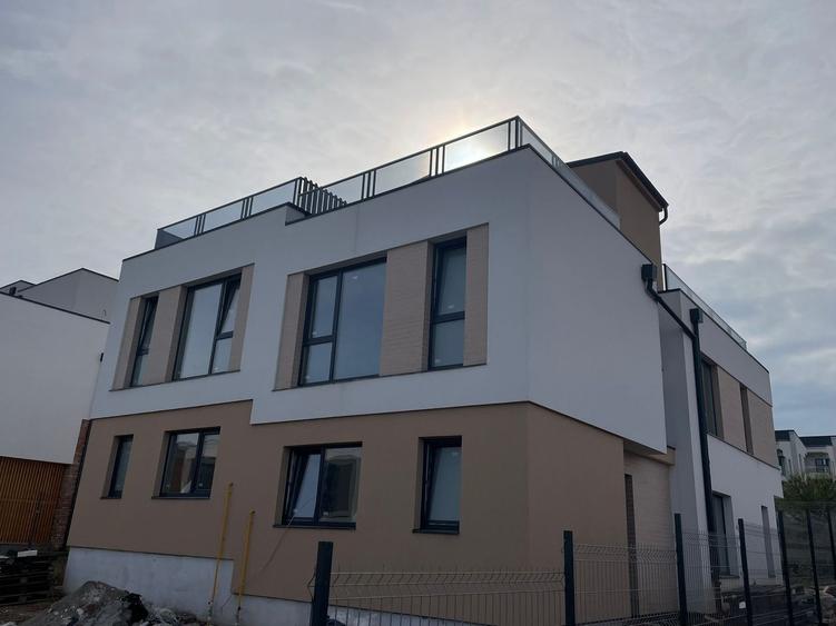 Casa tip Duplex, moderna, la pret de apartament, zona Vivo!!!!