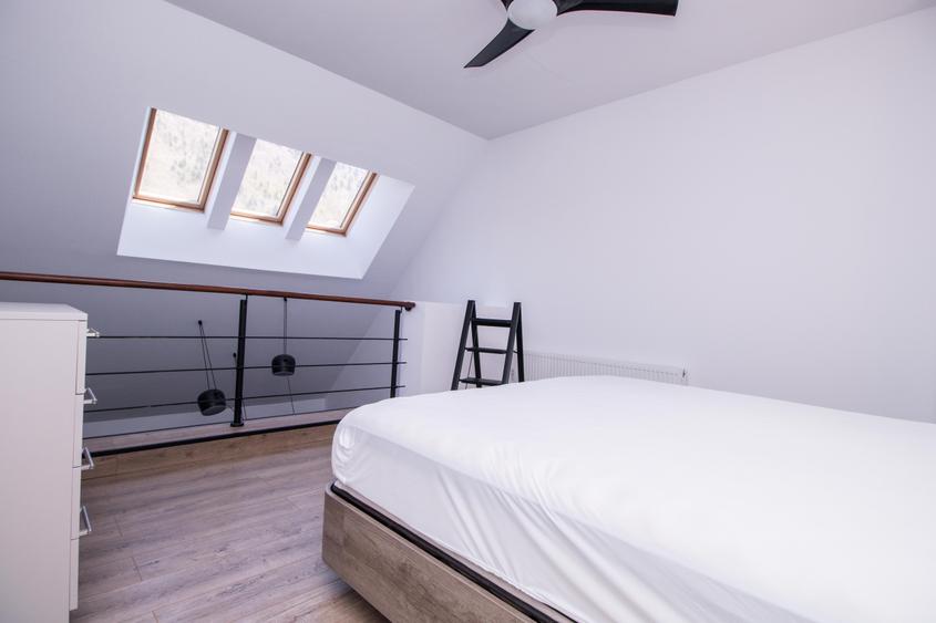 Apartament cu scara interioara + loc de parcare inclus de vanzare in Sinaia