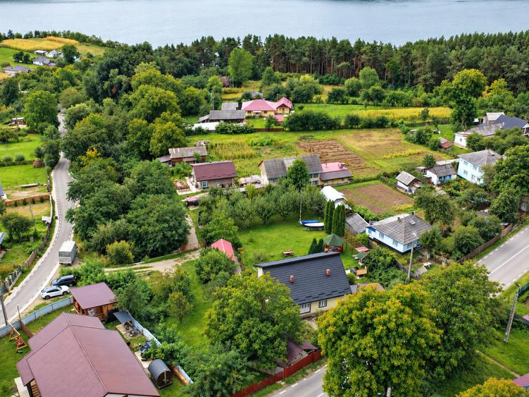 Casa de vacanta la 550 m de lac in Chiriteni