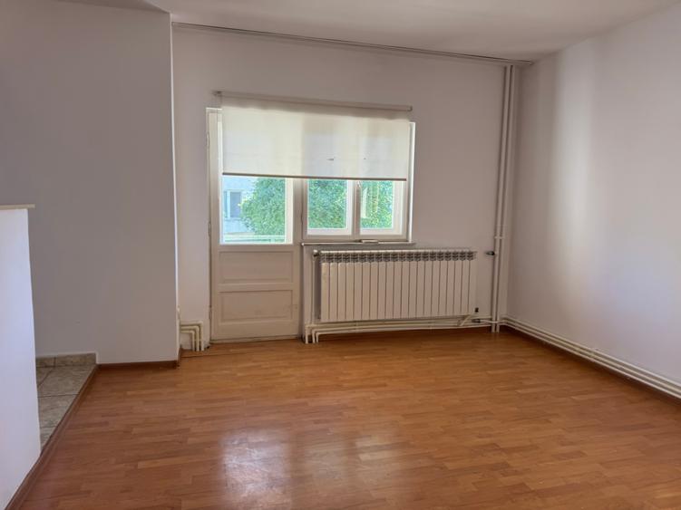 Oferim 3 camere nemobilate et 1