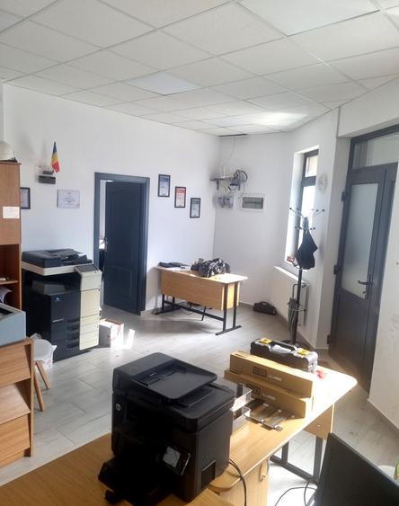 Casa de inchiriat/ Pretabila firma/ aproape de metrou