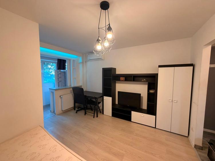 Garsonieră cu balcon închis de 23 mp de închiriat în Dristor, Strada Schitului