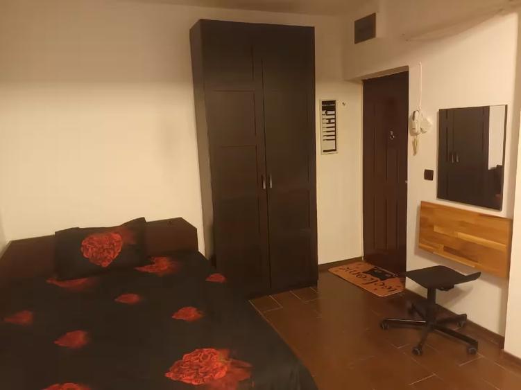 Studio cochet tineretului