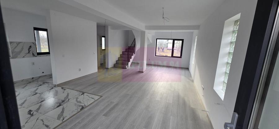 Vila de vanzare cu 4 camere in Brebu